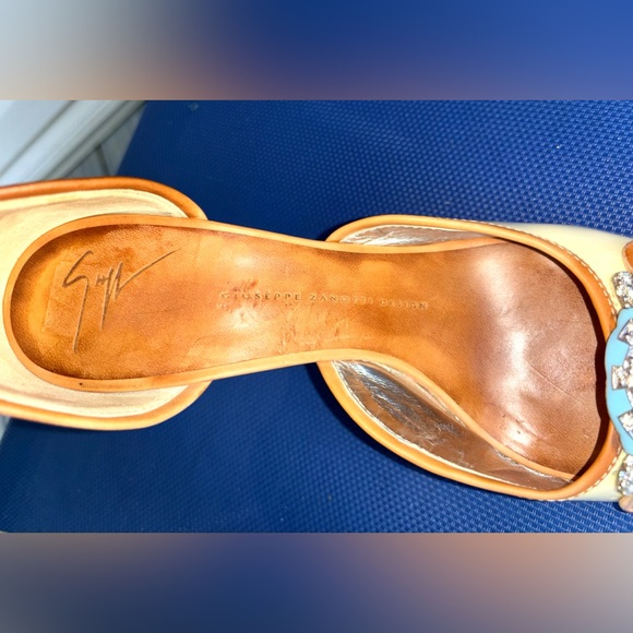 Vintage Giuseppe Zanotti Patent Leather Peep Toe Crystal Heels, Size 38 (7.5 US) - Picture 5 of 8